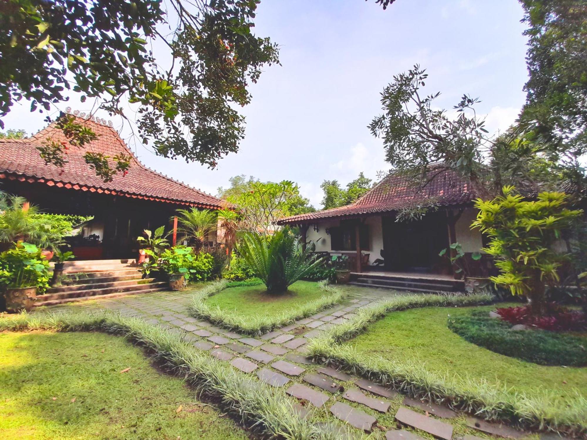 Ndalem Nitihardjan Hotel Magelang Ngoại thất bức ảnh